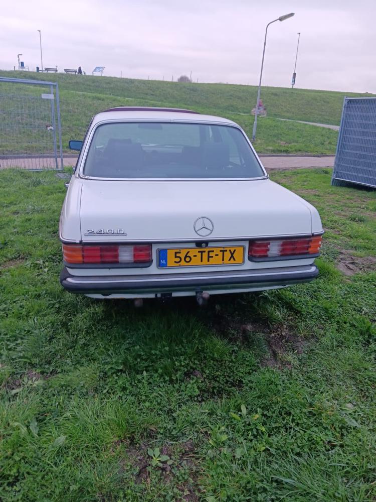 Mercedes 240D7