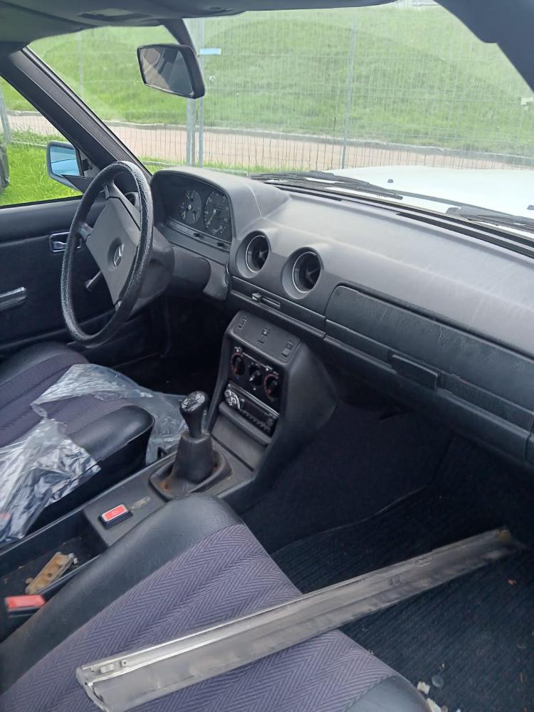 Mercedes 240D5