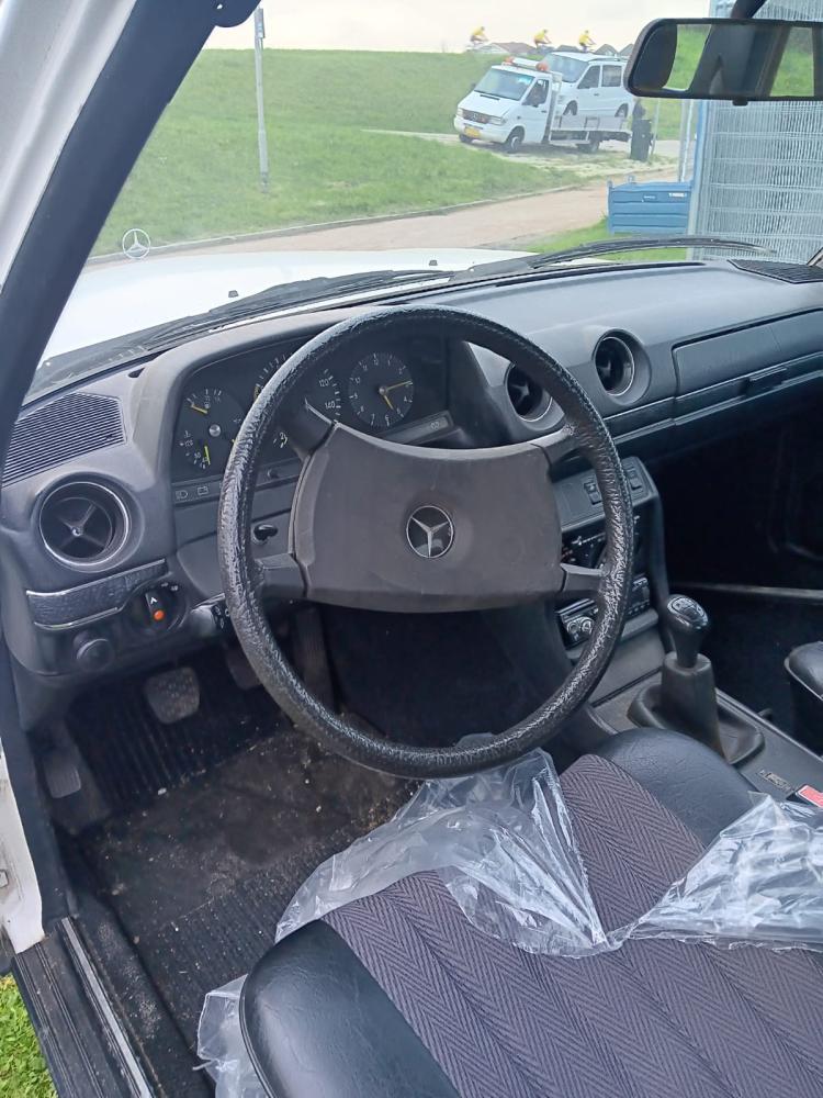 Mercedes 240D6