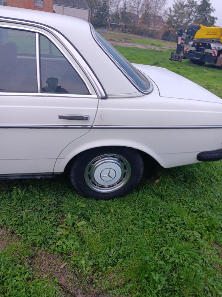 Mercedes 240D8